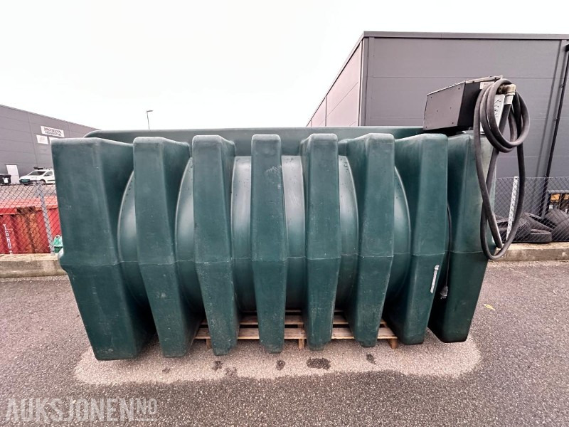 Veratank 5600 liters dieseltank m/pumpe og måler - Construction equipment: picture 1 Veratank 5600 liters dieseltank m/pumpe og måler - Construction equipment: picture 1