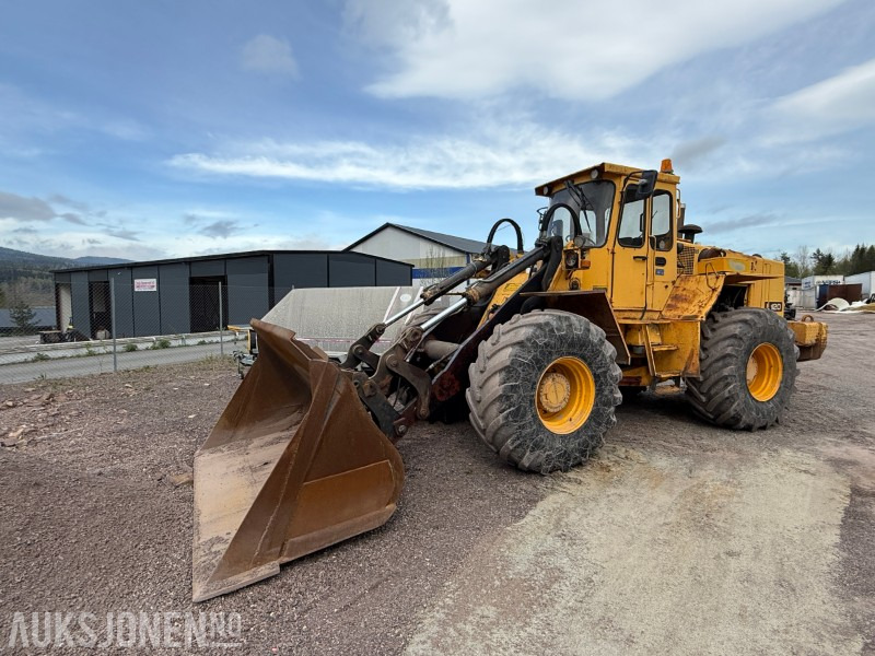 Volvo L120 Hjullaster - 4x4 - Gjerstad 2900L skuff - Nylig byttet dekk - Vekt montert - Wheel loader: picture 1 Volvo L120 Hjullaster - 4x4 - Gjerstad 2900L skuff - Nylig byttet dekk - Vekt montert - Wheel loader: picture 1