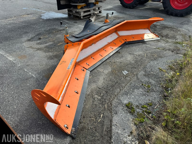 Westbjørn / Hydromann K-3600 kunstgresskjær - Construction equipment: picture 1 Westbjørn / Hydromann K-3600 kunstgresskjær - Construction equipment: picture 1