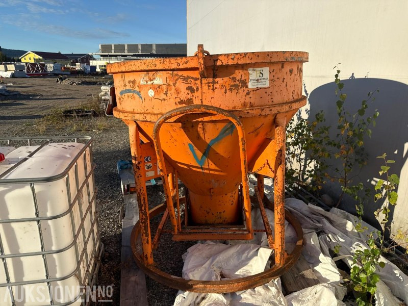 Wll 1500 liter betongtobb med kjettinger - Construction equipment: picture 1 Wll 1500 liter betongtobb med kjettinger - Construction equipment: picture 1
