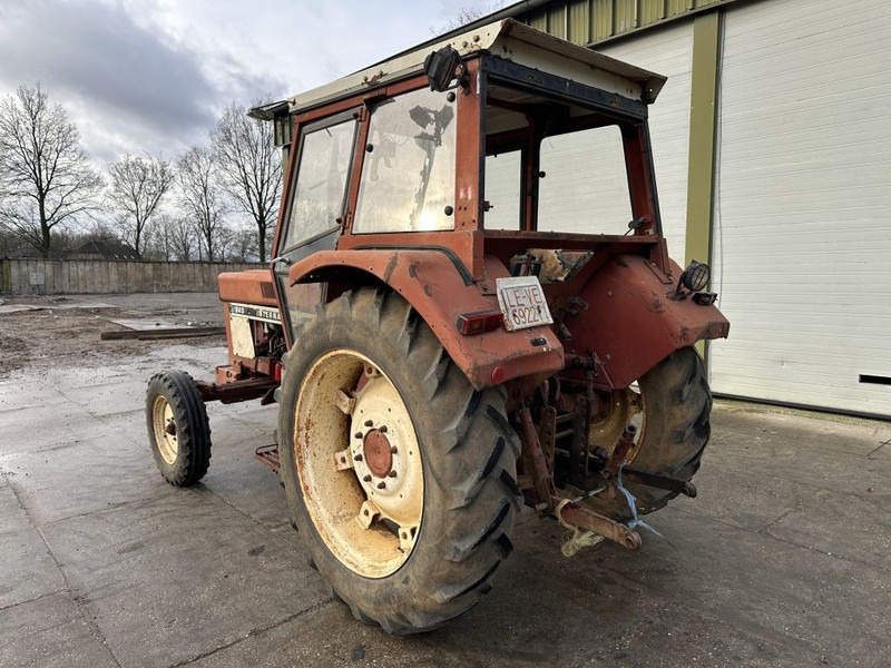 International 845 - Farm tractor: picture 3 International 845 - Farm tractor: picture 3