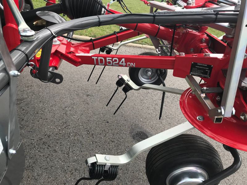 Massey Ferguson MF TD 524 DN / FELLA SANOS 5204 DN - Tedder/ Rake: picture 2 Massey Ferguson MF TD 524 DN / FELLA SANOS 5204 DN - Tedder/ Rake: picture 2