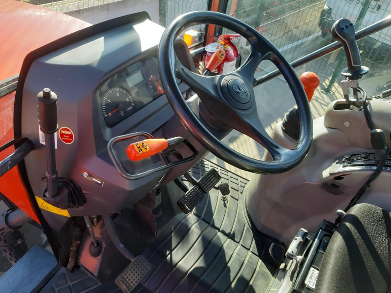 Farm tractor Kubota M8540: picture 13