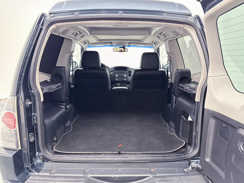 Van Mitsubishi Pajero 3.2 DI-D Instyle High Roof Van Grijs kenteken Automaat Climate control Trekhaak 3000KG: picture 15