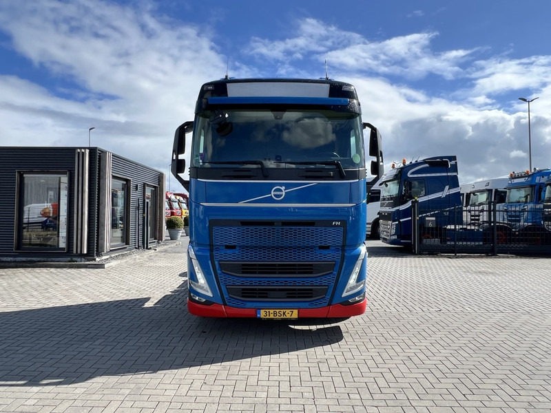 Volvo FH 460 4x2 trekker Globetrotter / 2x Fuel Tank - Tractor unit: picture 2 Volvo FH 460 4x2 trekker Globetrotter / 2x Fuel Tank - Tractor unit: picture 2