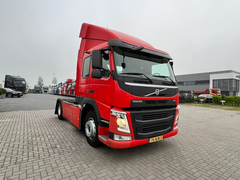 Volvo FM 330 4x2 trekker 4x2 / 671.570km - Tractor unit: picture 3 Volvo FM 330 4x2 trekker 4x2 / 671.570km - Tractor unit: picture 3