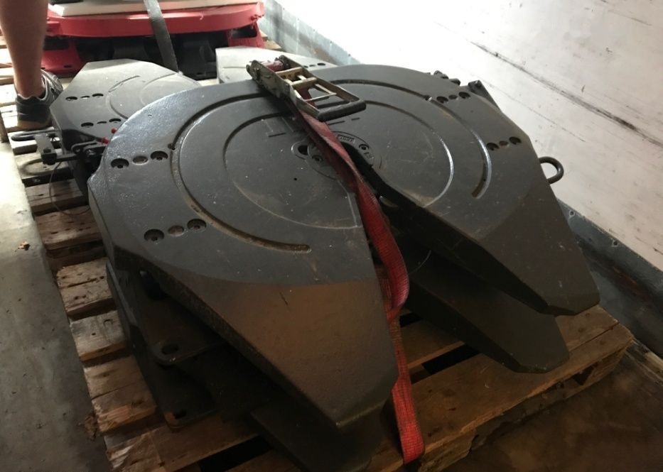 DAF XF truck - Fifth wheel coupling for Truck: picture 4 DAF XF truck - Fifth wheel coupling for Truck: picture 4