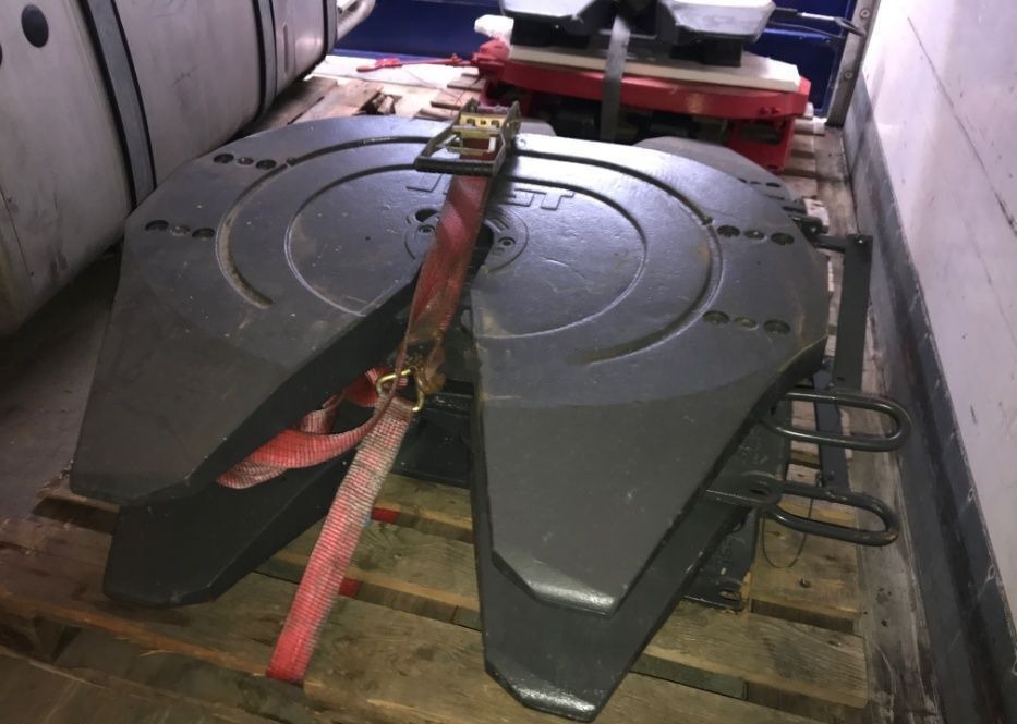 DAF XF truck - Fifth wheel coupling for Truck: picture 1 DAF XF truck - Fifth wheel coupling for Truck: picture 1