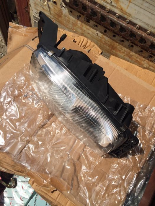 Renault DCI stanga/dreapta NOU - Headlight for Truck: picture 2 Renault DCI stanga/dreapta NOU - Headlight for Truck: picture 2