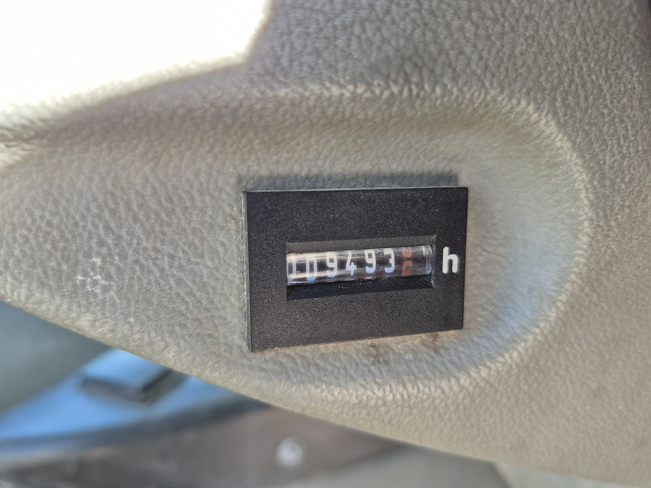 Crawler excavator LIEBHERR R926LC: picture 12