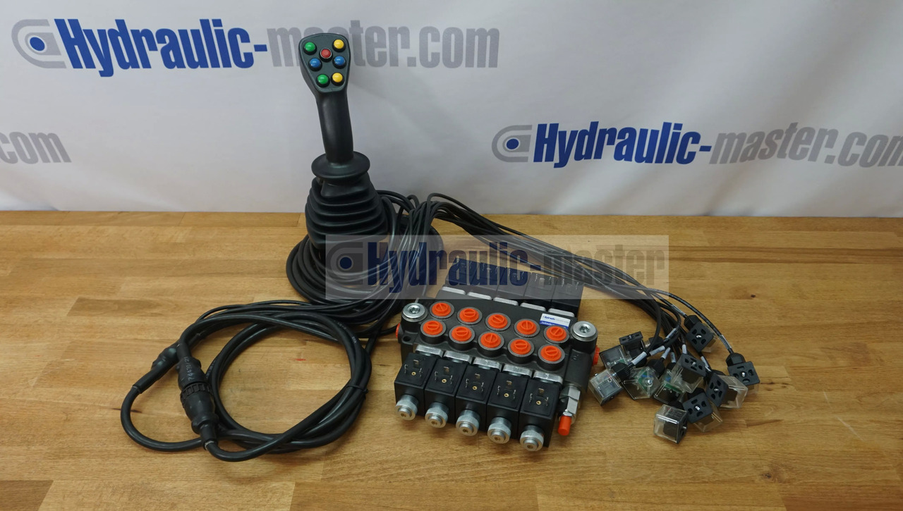 Joystick JCB with Monoblock Valve 5 functions MF, CASE, John Deere - Agricultural machinery: picture 1 Joystick JCB with Monoblock Valve 5 functions MF, CASE, John Deere - Agricultural machinery: picture 1