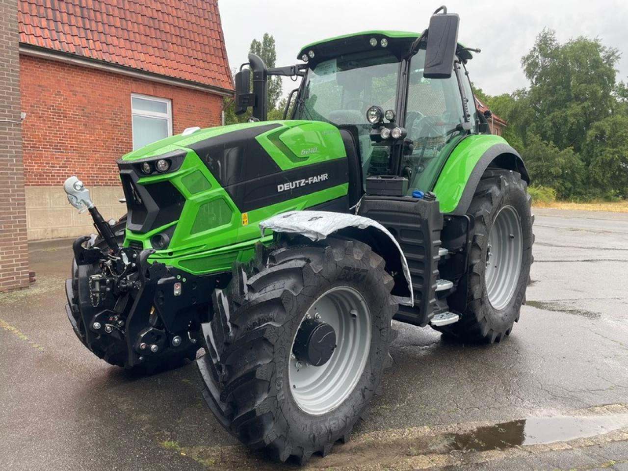 Deutz-Fahr 6210 PSHIFT AKTION - Farm tractor: picture 1 Deutz-Fahr 6210 PSHIFT AKTION - Farm tractor: picture 1