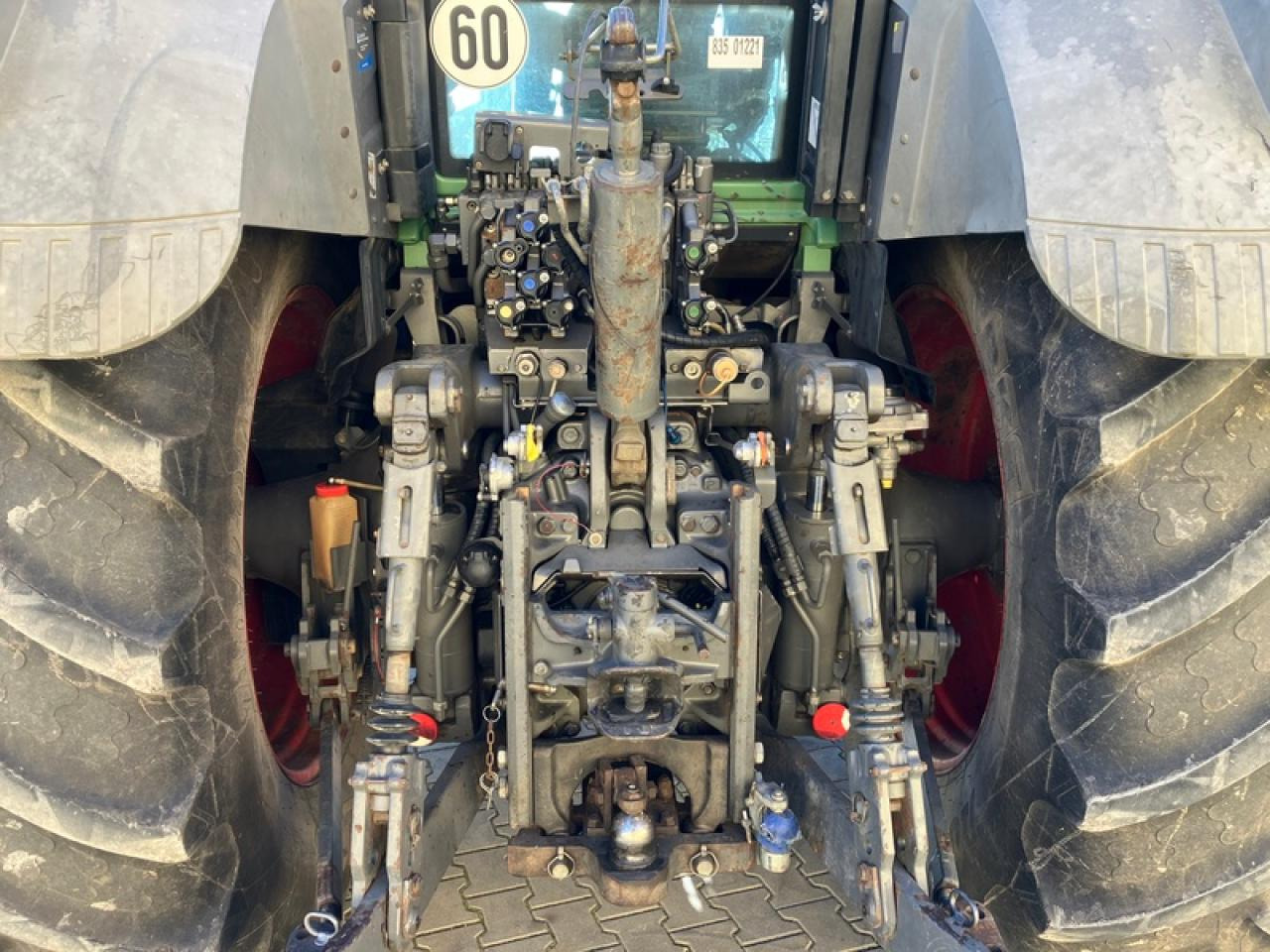 Farm tractor Fendt VARIO 826: picture 6