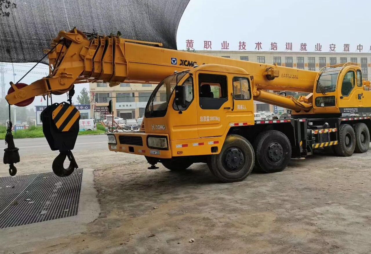 XCMG QY50B - Mobile crane: picture 3 XCMG QY50B - Mobile crane: picture 3