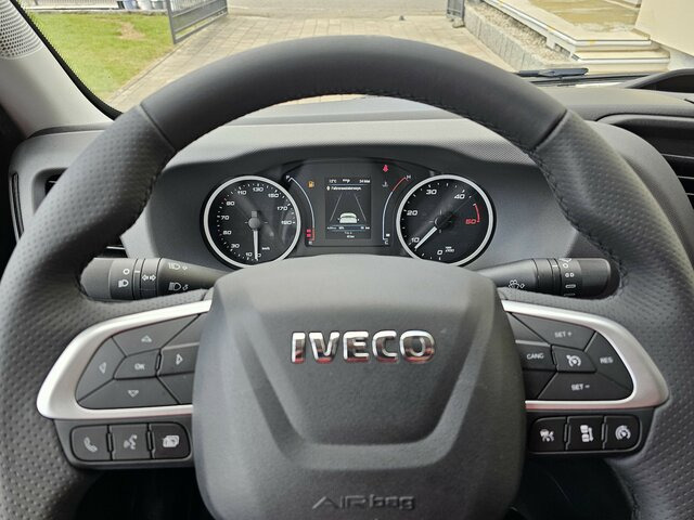 IVECO Daily 35S18HA8 3.0 Hi-Matic AHK Tachograph LED - Box van: picture 5 IVECO Daily 35S18HA8 3.0 Hi-Matic AHK Tachograph LED - Box van: picture 5