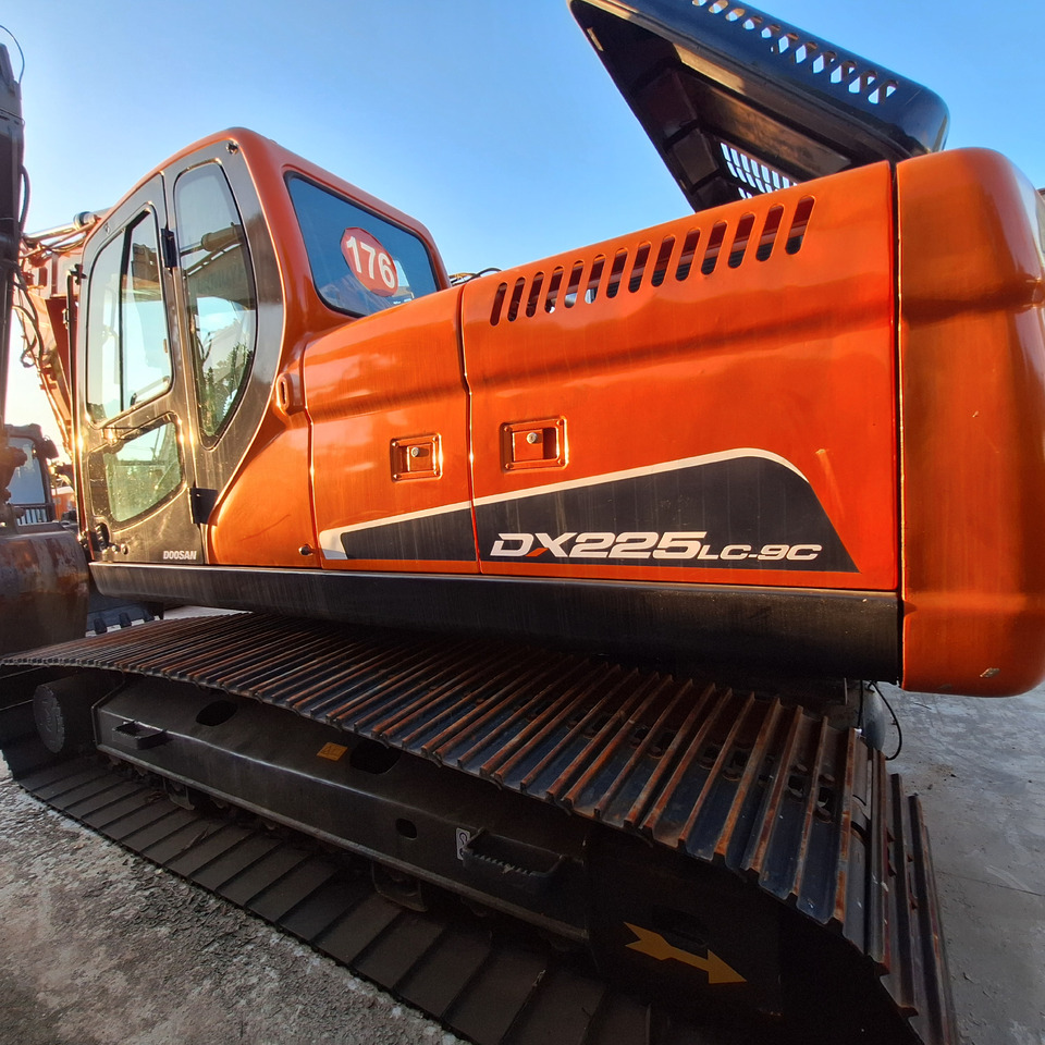 DOOSAN Doosan DX225LC-9C Crawler excavator - Crawler excavator: picture 1 DOOSAN Doosan DX225LC-9C Crawler excavator - Crawler excavator: picture 1