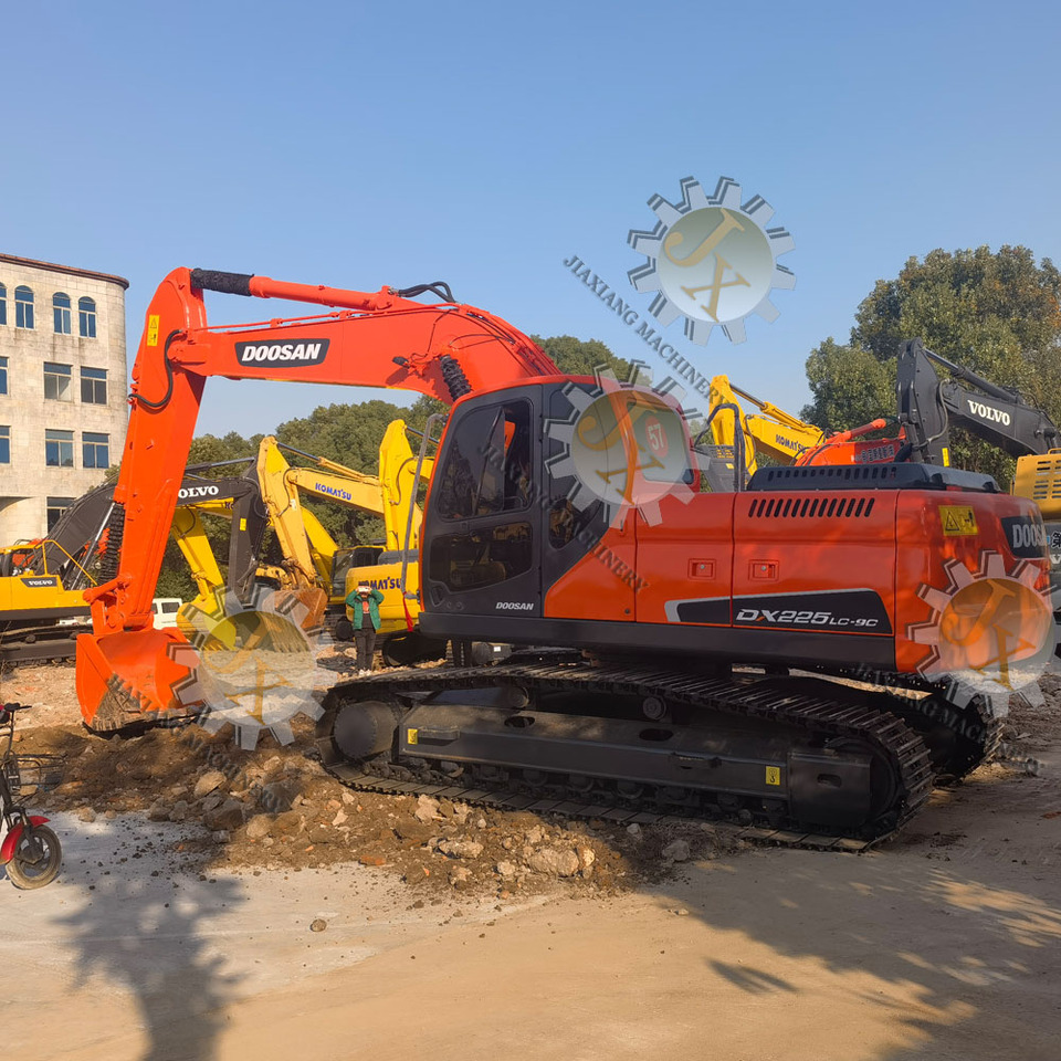 DOOSAN Doosan DX225LC Crawler excavator - Crawler excavator: picture 1 DOOSAN Doosan DX225LC Crawler excavator - Crawler excavator: picture 1