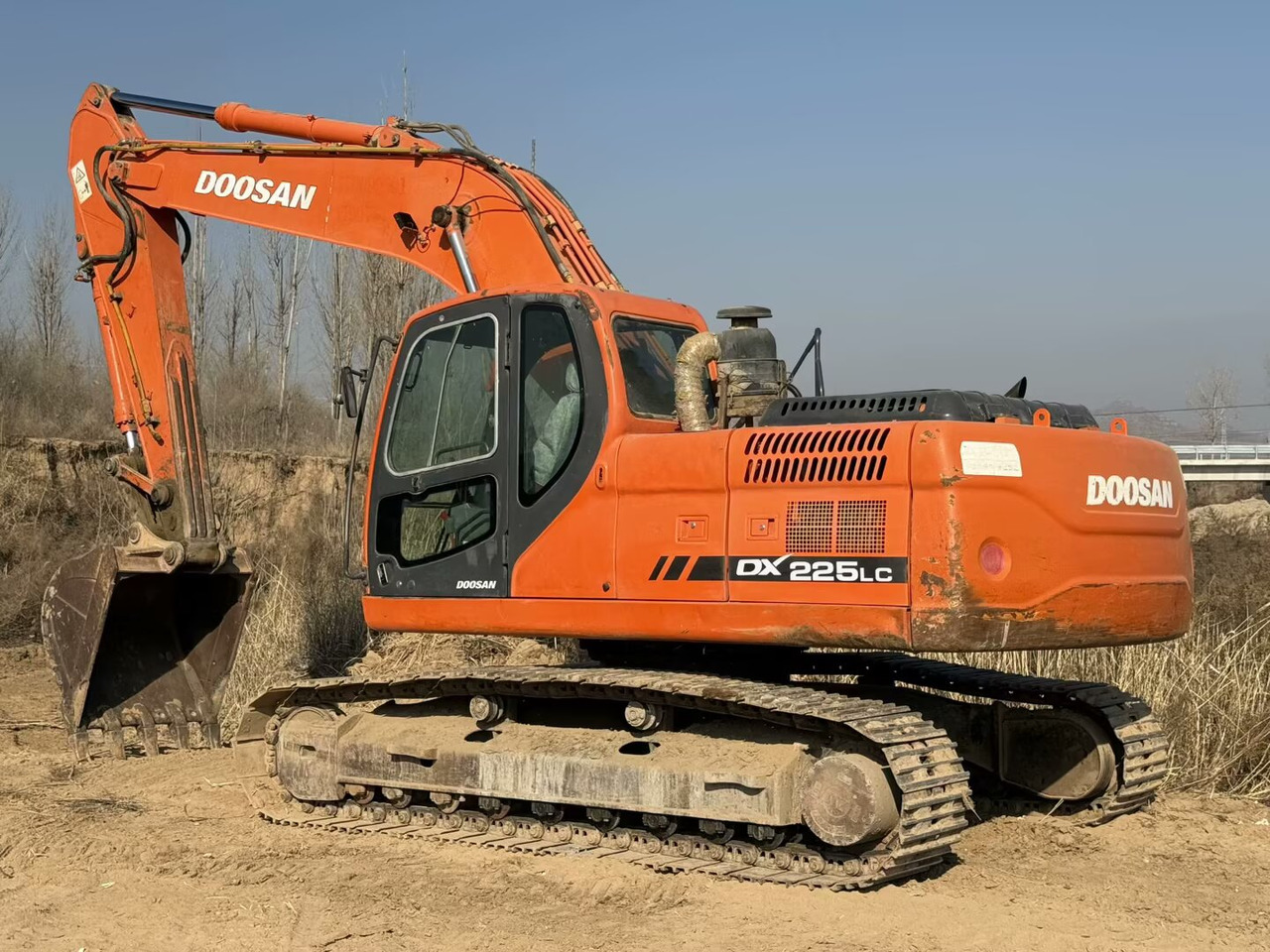 DOOSAN Doosan DX225LC Crawler excavator - Crawler excavator: picture 1 DOOSAN Doosan DX225LC Crawler excavator - Crawler excavator: picture 1