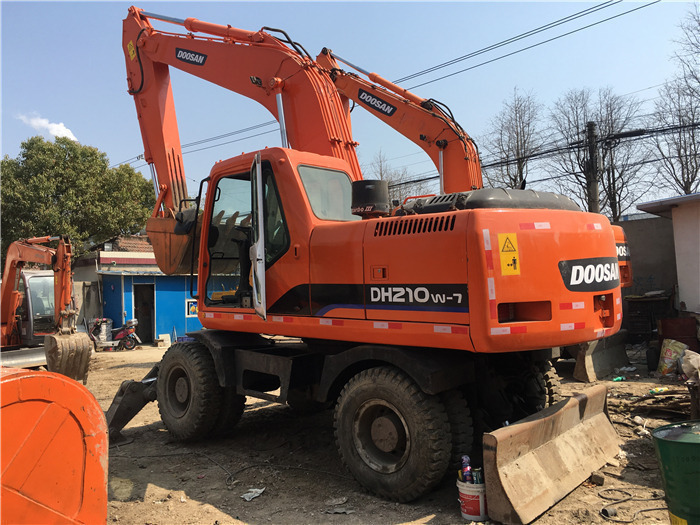 Doosan DH210w-7 wheel excavator - Wheel excavator: picture 3 Doosan DH210w-7 wheel excavator - Wheel excavator: picture 3