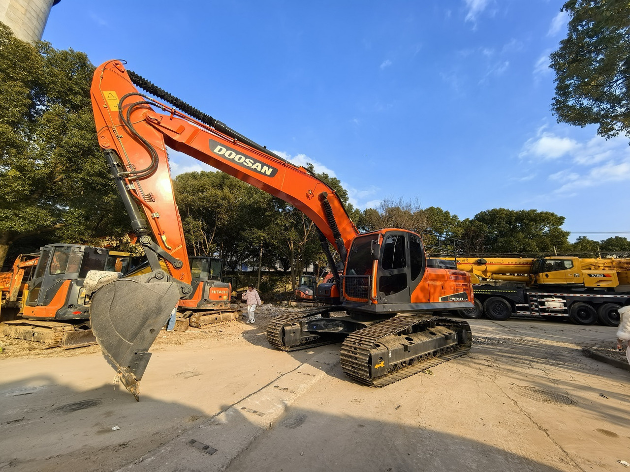 Doosan DX300LC-9C Crawler Excavator - Crawler excavator: picture 3 Doosan DX300LC-9C Crawler Excavator - Crawler excavator: picture 3