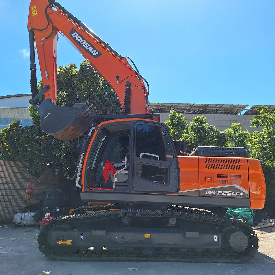 Doosan Dx225LCA Crawler Excavator - Crawler excavator: picture 1 Doosan Dx225LCA Crawler Excavator - Crawler excavator: picture 1
