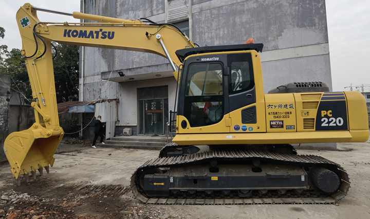Good Condition second hand Komatsu PC220-8 Original Japan Cheap Used Excavators for sale in shanghai - Crawler excavator: picture 3 Good Condition second hand Komatsu PC220-8 Original Japan Cheap Used Excavators for sale in shanghai - Crawler excavator: picture 3