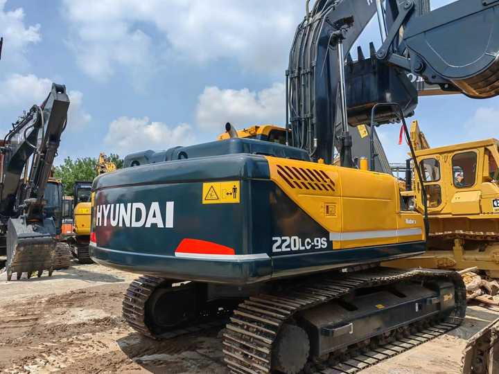 Good performance made in Korea earth-moving machinery second hand hyundai 220LC-9S used hyundai 220 excavator for sale - Crawler excavator: picture 2 Good performance made in Korea earth-moving machinery second hand hyundai 220LC-9S used hyundai 220 excavator for sale - Crawler excavator: picture 2