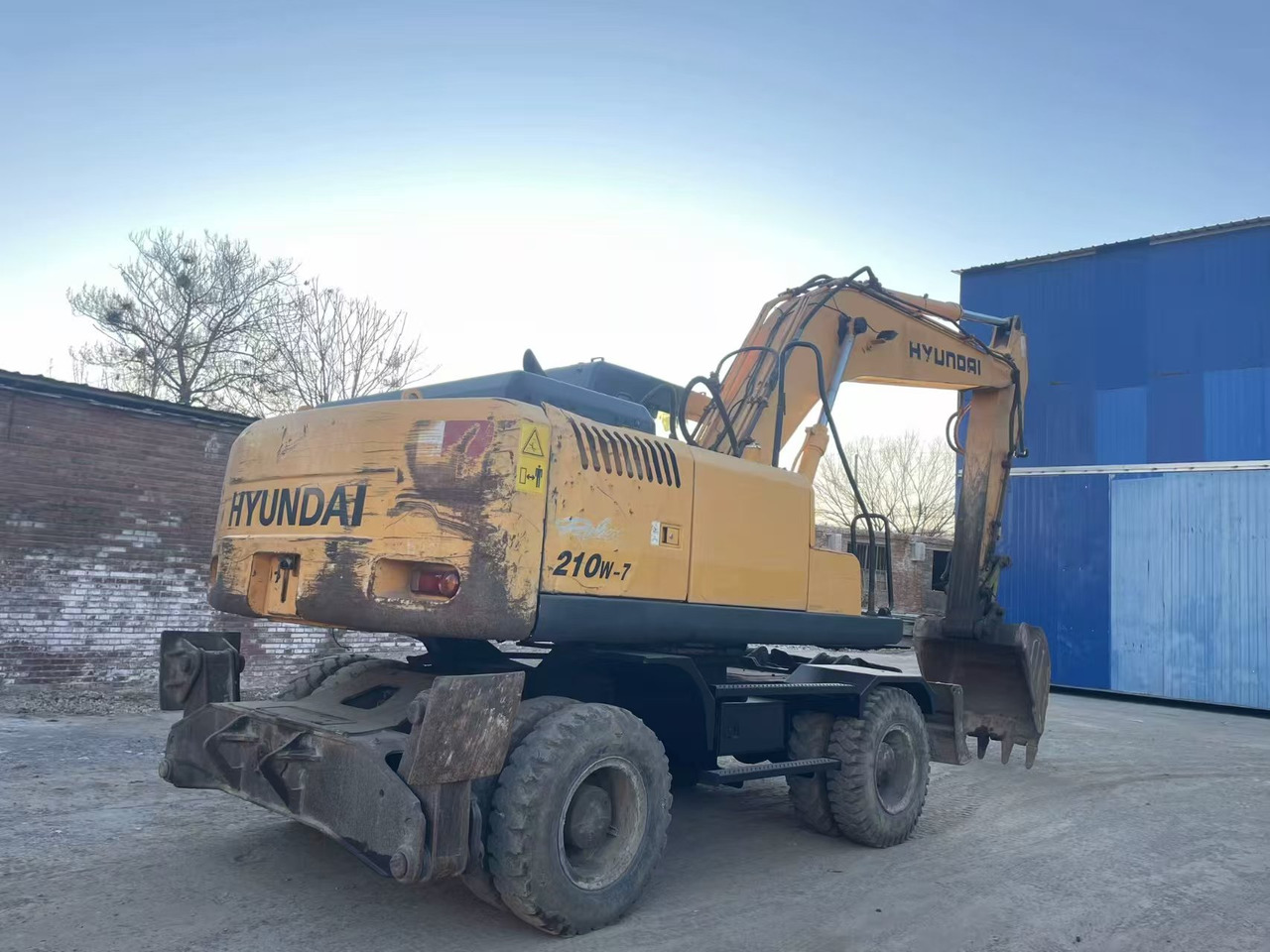 Hyundai 210w-7 wheel excavator - Wheel excavator: picture 3 Hyundai 210w-7 wheel excavator - Wheel excavator: picture 3