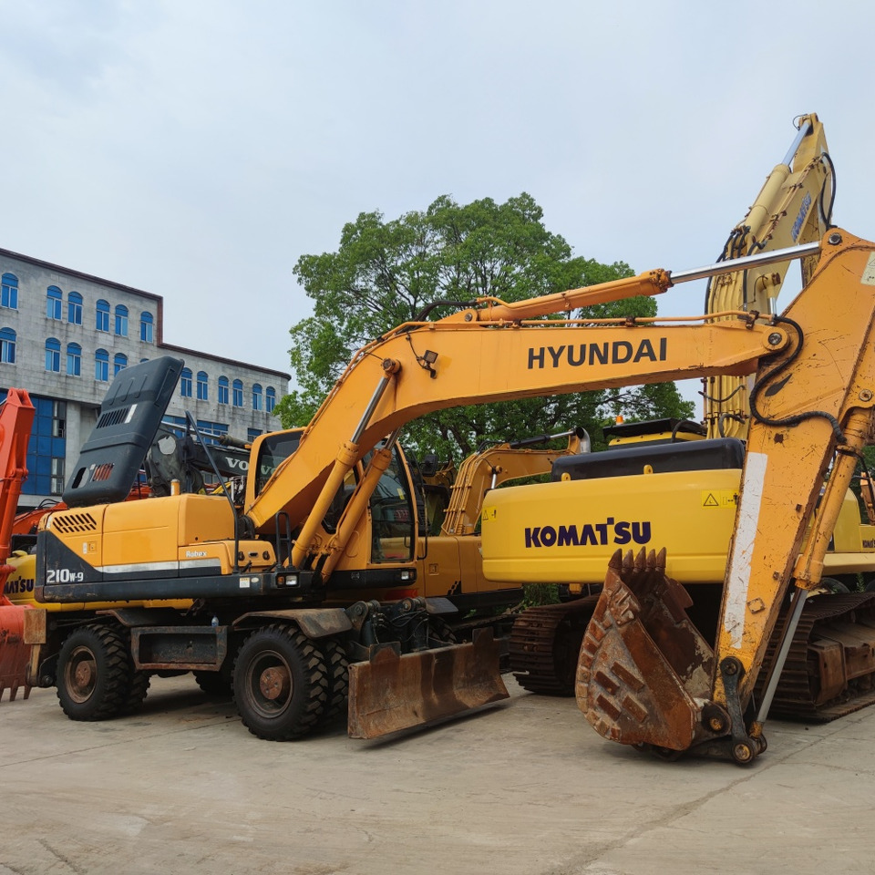 Hyundai 210w-9 wheel excavator - Wheel excavator: picture 5 Hyundai 210w-9 wheel excavator - Wheel excavator: picture 5