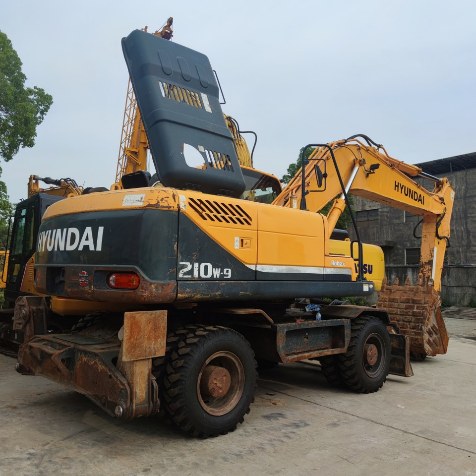 Hyundai 210w-9 wheel excavator - Wheel excavator: picture 1 Hyundai 210w-9 wheel excavator - Wheel excavator: picture 1