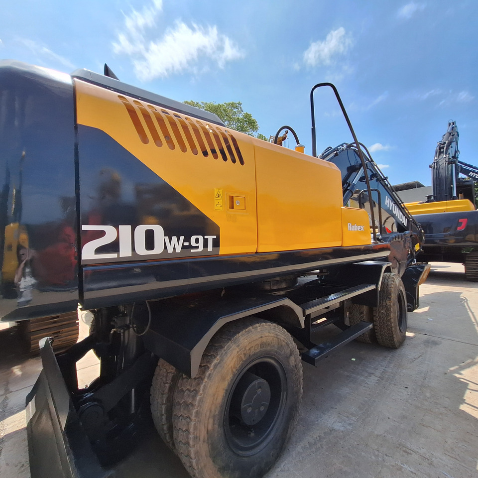 Hyundai 210w-9T wheel excavator - Wheel excavator: picture 1 Hyundai 210w-9T wheel excavator - Wheel excavator: picture 1