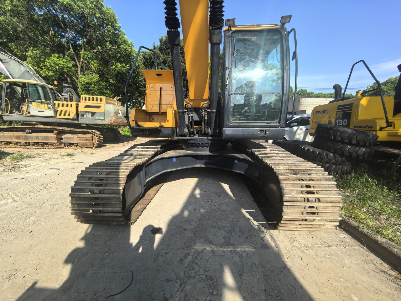 Hyundai 220lc-9s excavator - Wheel excavator: picture 1 Hyundai 220lc-9s excavator - Wheel excavator: picture 1