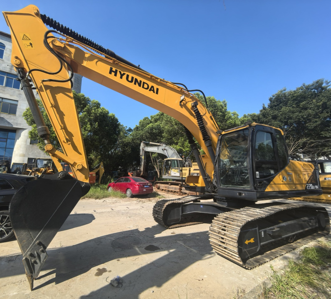 Hyundai 220lc-9s excavator - Wheel excavator: picture 4 Hyundai 220lc-9s excavator - Wheel excavator: picture 4