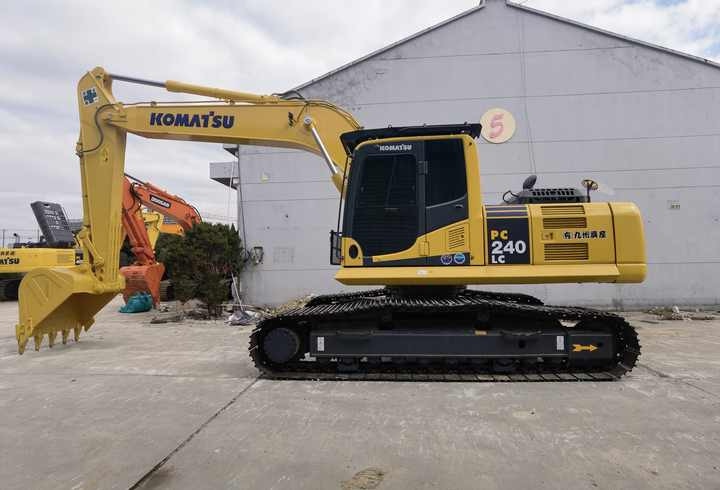 Japan original Komatsu PC240lc-8 digger, medium size hydraulic excavator PC200 PC210 PC220 PC240 for sale - Crawler excavator: picture 2 Japan original Komatsu PC240lc-8 digger, medium size hydraulic excavator PC200 PC210 PC220 PC240 for sale - Crawler excavator: picture 2