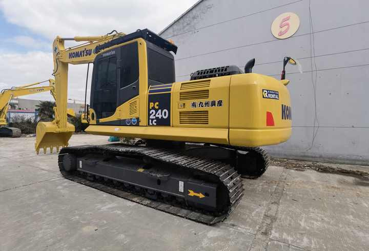 Japan original Used second hand excavator Komatsu PC240LC-8 hydraulic excavator digger for sale - Crawler excavator: picture 2 Japan original Used second hand excavator Komatsu PC240LC-8 hydraulic excavator digger for sale - Crawler excavator: picture 2