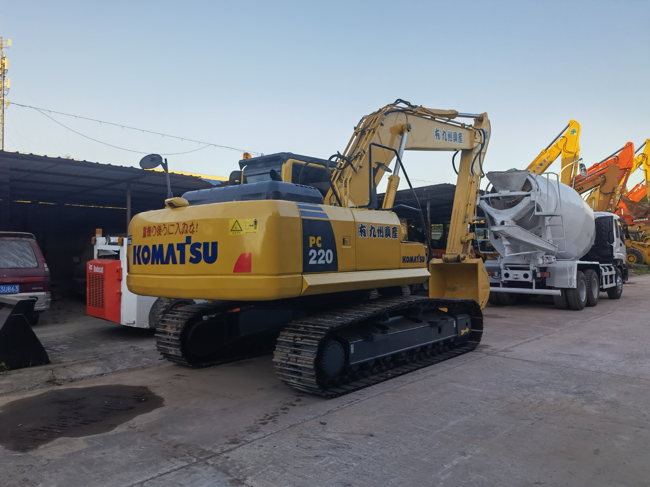 Komatsu PC 220-8 Excavator - Crawler excavator: picture 1 Komatsu PC 220-8 Excavator - Crawler excavator: picture 1