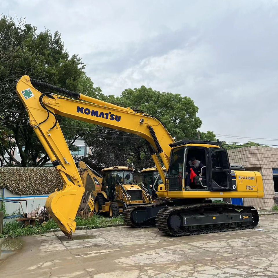 Komatsu PC220-8 Excavator - Crawler excavator: picture 1 Komatsu PC220-8 Excavator - Crawler excavator: picture 1