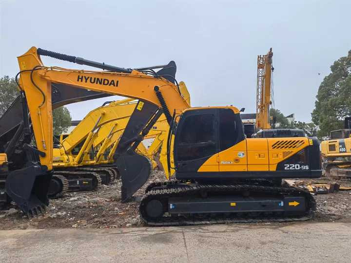 Korea Original Hyundai 220LC-9S Excavator Hyundai 220 20ton Excavator Construction Machinery on Sale - Crawler excavator: picture 2 Korea Original Hyundai 220LC-9S Excavator Hyundai 220 20ton Excavator Construction Machinery on Sale - Crawler excavator: picture 2