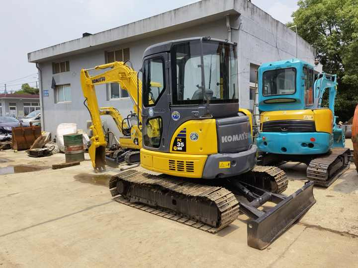 Second Hand Good Condition Komatsu PC35MR-3 Crawler Excavator Used Komatsu PC35MR-3 Excavator in stock - Crawler excavator: picture 2 Second Hand Good Condition Komatsu PC35MR-3 Crawler Excavator Used Komatsu PC35MR-3 Excavator in stock - Crawler excavator: picture 2