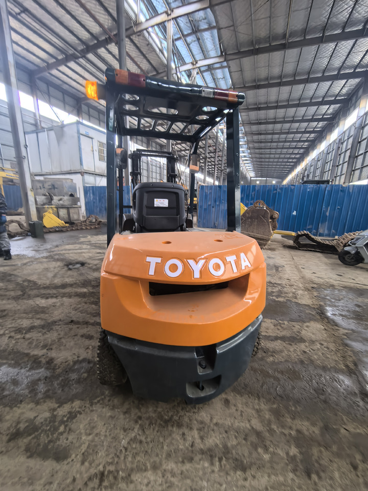 Toyota FD30 forklift - Diesel forklift: picture 4 Toyota FD30 forklift - Diesel forklift: picture 4
