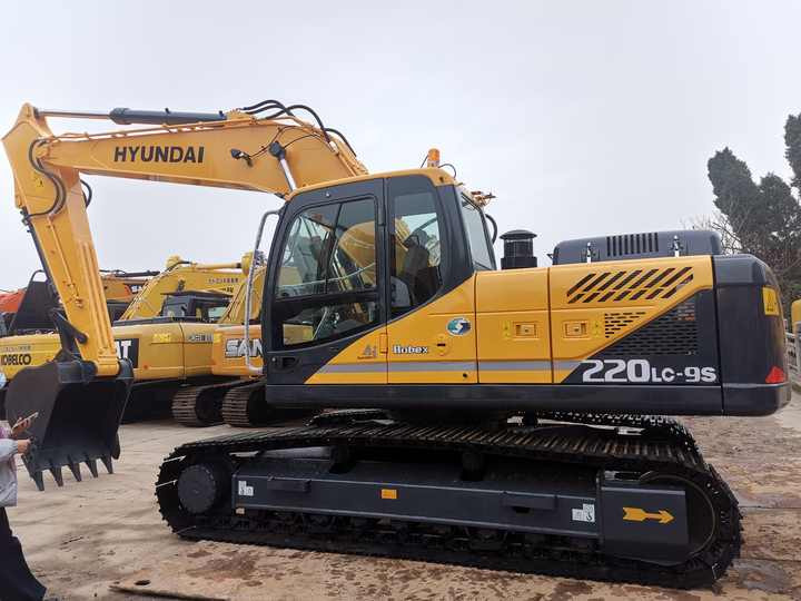 Used Hyundai 220LC-9S Crawler Excavator Used Hyundai 220LC-9S Excavator in Great Performance in stock - Crawler excavator: picture 3 Used Hyundai 220LC-9S Crawler Excavator Used Hyundai 220LC-9S Excavator in Great Performance in stock - Crawler excavator: picture 3