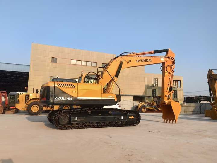 Good condition Hyundai used excavator Crawler excavator 220LC-9S cheap price for sale - Crawler excavator: picture 2 Good condition Hyundai used excavator Crawler excavator 220LC-9S cheap price for sale - Crawler excavator: picture 2