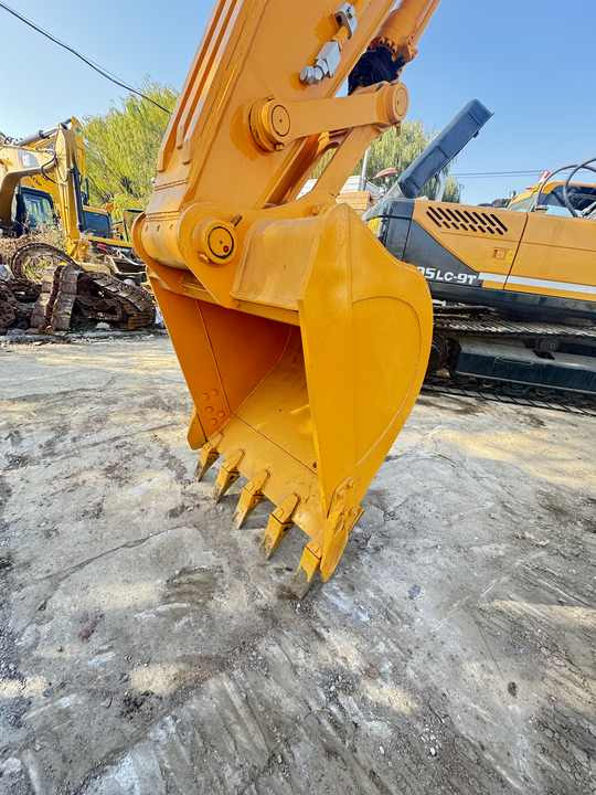 Good condition and high performance second hand Hyundai 220lc-9S Excavators used excavator on hot sale in shanghai yard - Crawler excavator: picture 3 Good condition and high performance second hand Hyundai 220lc-9S Excavators used excavator on hot sale in shanghai yard - Crawler excavator: picture 3