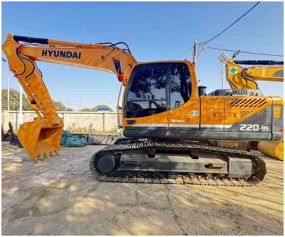 Good condition and high performance second hand Hyundai 220lc-9S Excavators used excavator on hot sale in shanghai yard - Crawler excavator: picture 1 Good condition and high performance second hand Hyundai 220lc-9S Excavators used excavator on hot sale in shanghai yard - Crawler excavator: picture 1