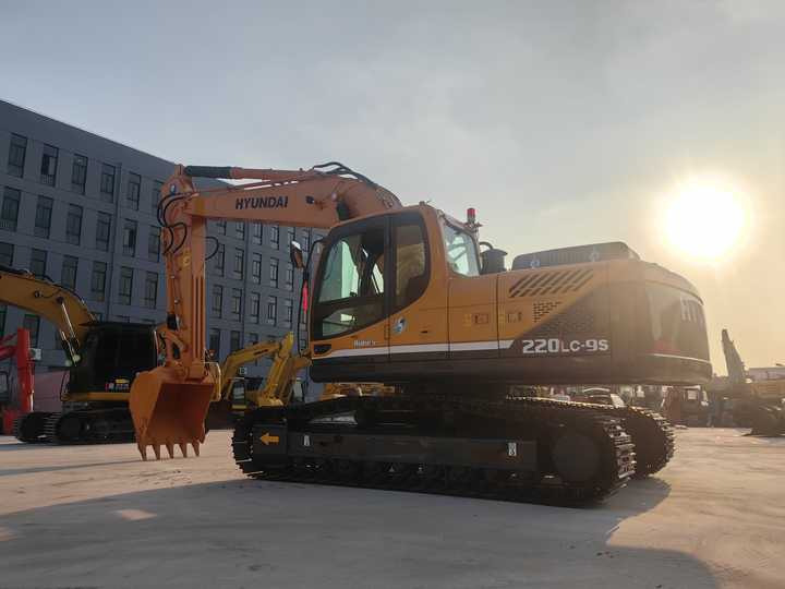 Hot sale high quality Hyundai 220LC-9S used crawler excavator 305LC-9T Hyundai used excavator for sale - Crawler excavator: picture 3 Hot sale high quality Hyundai 220LC-9S used crawler excavator 305LC-9T Hyundai used excavator for sale - Crawler excavator: picture 3
