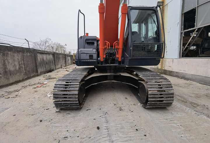 Used Hitachi ZX200-3 excavator 20 tons crawler excavator zx200-3 with good condition for sale in china - Excavator: picture 5 Used Hitachi ZX200-3 excavator 20 tons crawler excavator zx200-3 with good condition for sale in china - Excavator: picture 5