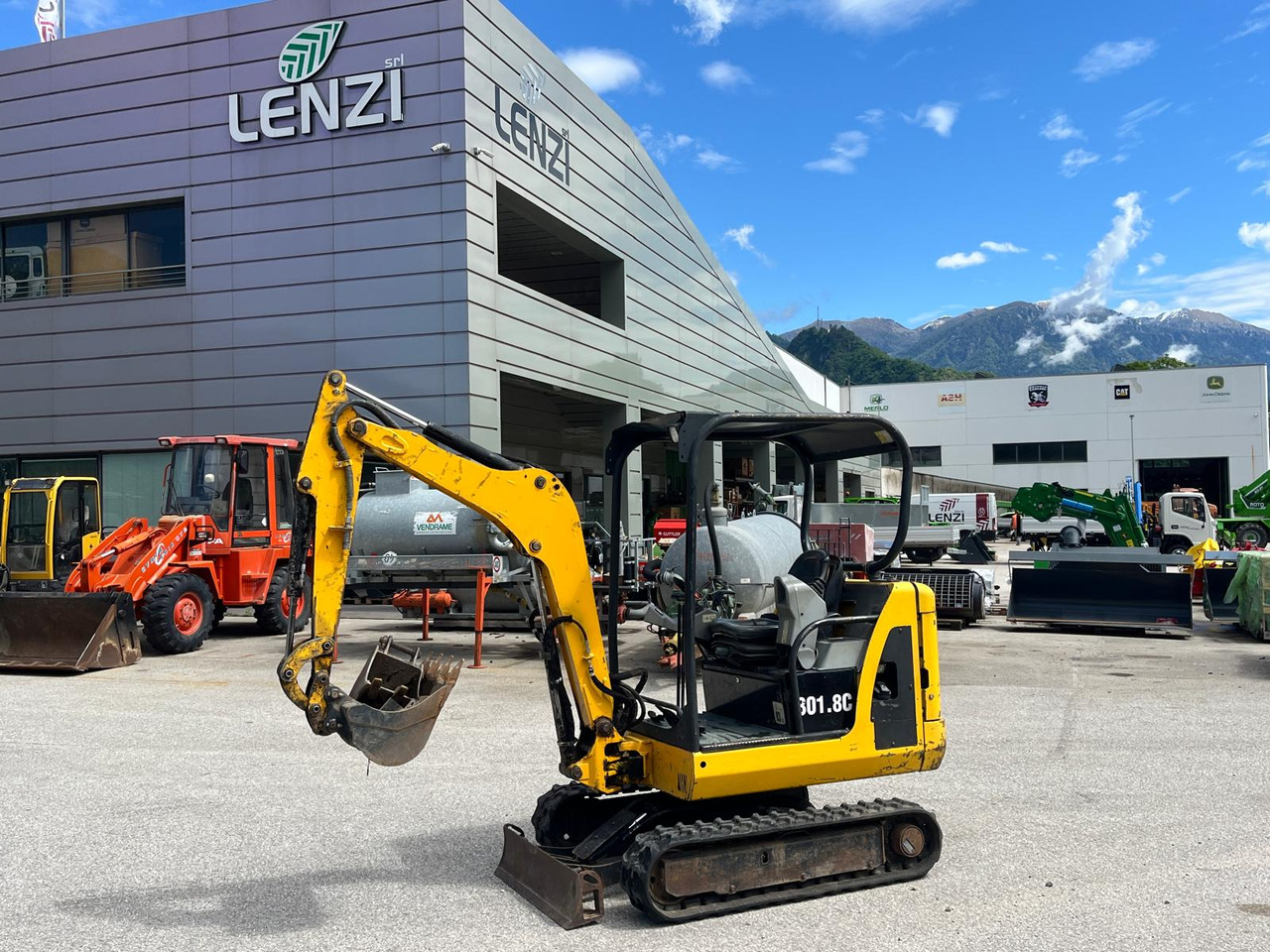 MINIESCAVATORE CAT 301.8 C - Mini excavator: picture 1 MINIESCAVATORE CAT 301.8 C - Mini excavator: picture 1