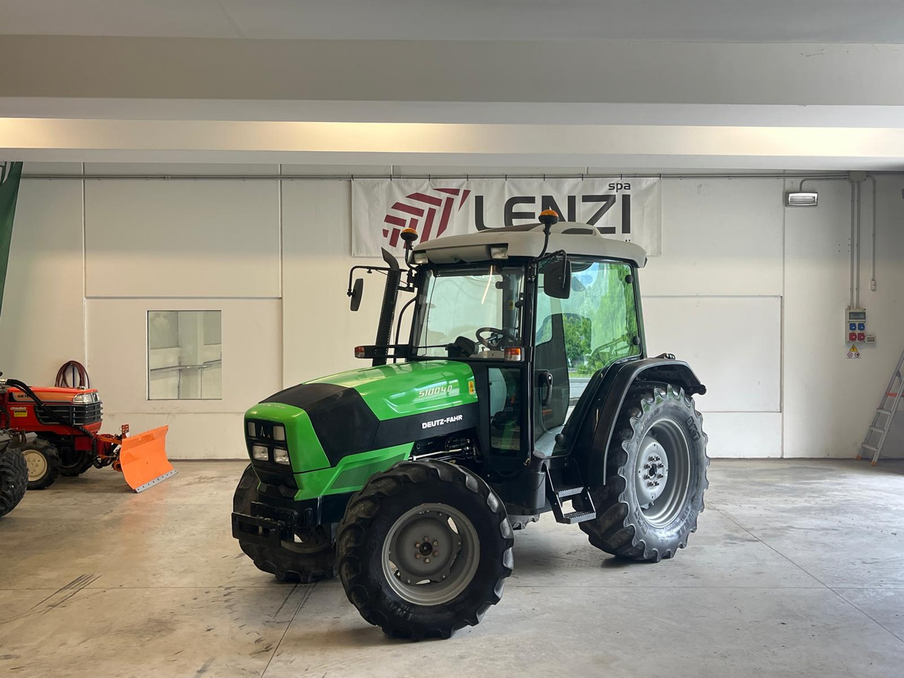 TRATTORE DEUTZ-FAHR 5100.4 D - Farm tractor: picture 1 TRATTORE DEUTZ-FAHR 5100.4 D - Farm tractor: picture 1