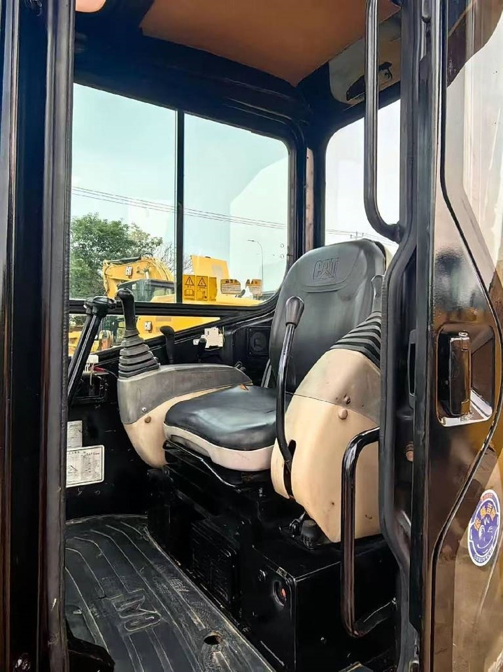 CAT 304 - Mini excavator: picture 4 CAT 304 - Mini excavator: picture 4