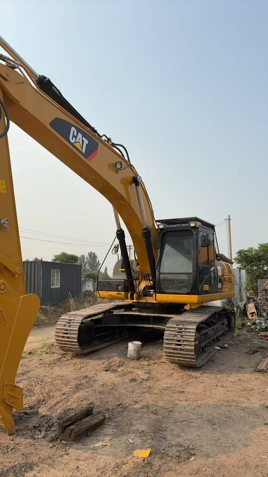 CAT 325 - Crawler excavator: picture 2 CAT 325 - Crawler excavator: picture 2